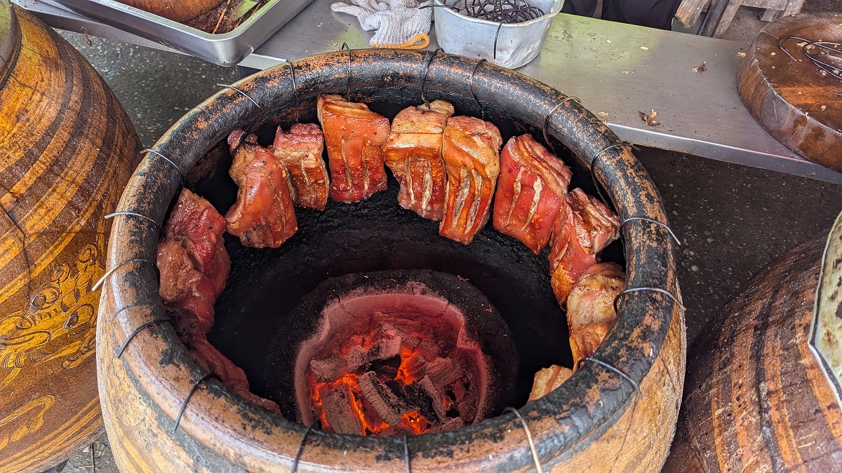 今まで食べたタイ料理で一番かも。ネンムーオップオーン タラートムアンマイ