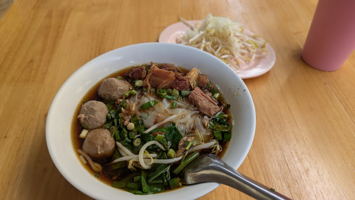 ここもリピ確定の麺屋さん。ก๋วยเตี๋ยวป้าศรี　アント・スリ・ラス・ヌードル
