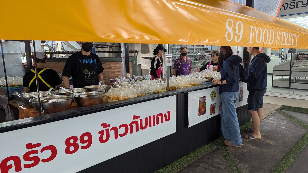 夕食、持ち帰り。89 Plaza Night Market