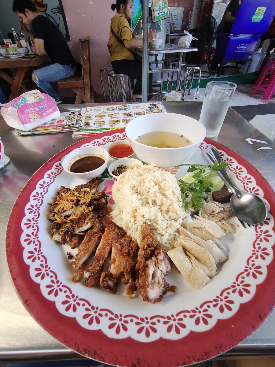 先日閉まっていたのでリベンジ。ドバイチキンライス ข้าวมันไก่ดูไบ