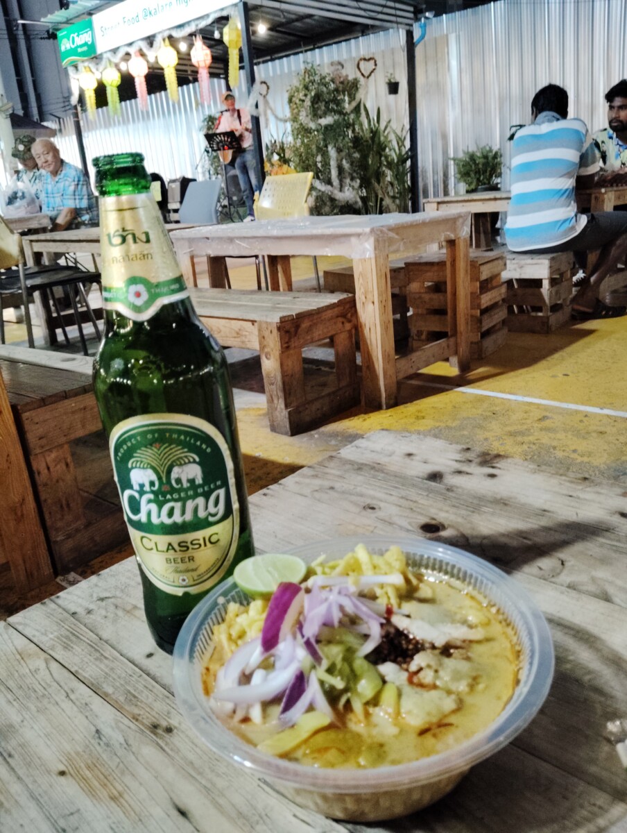 チェンマイ3回目の初夕食。Street Food & Kalare Night Market