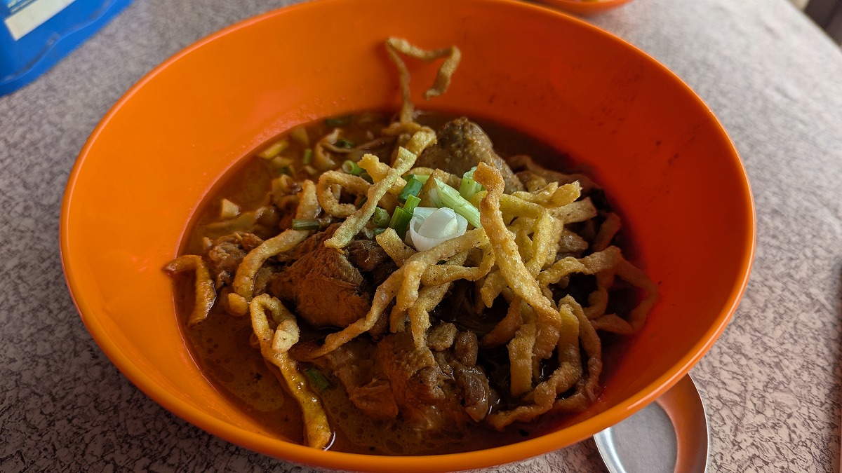 なにげにカオソーイ、うまかった。ร้านบ้านพิมสาร
