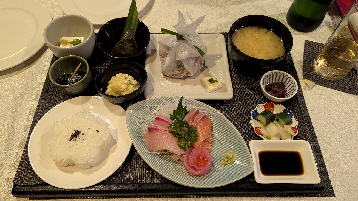隠れ家的日本食レストラン。キッチン ハッシュ Kitchen Hush