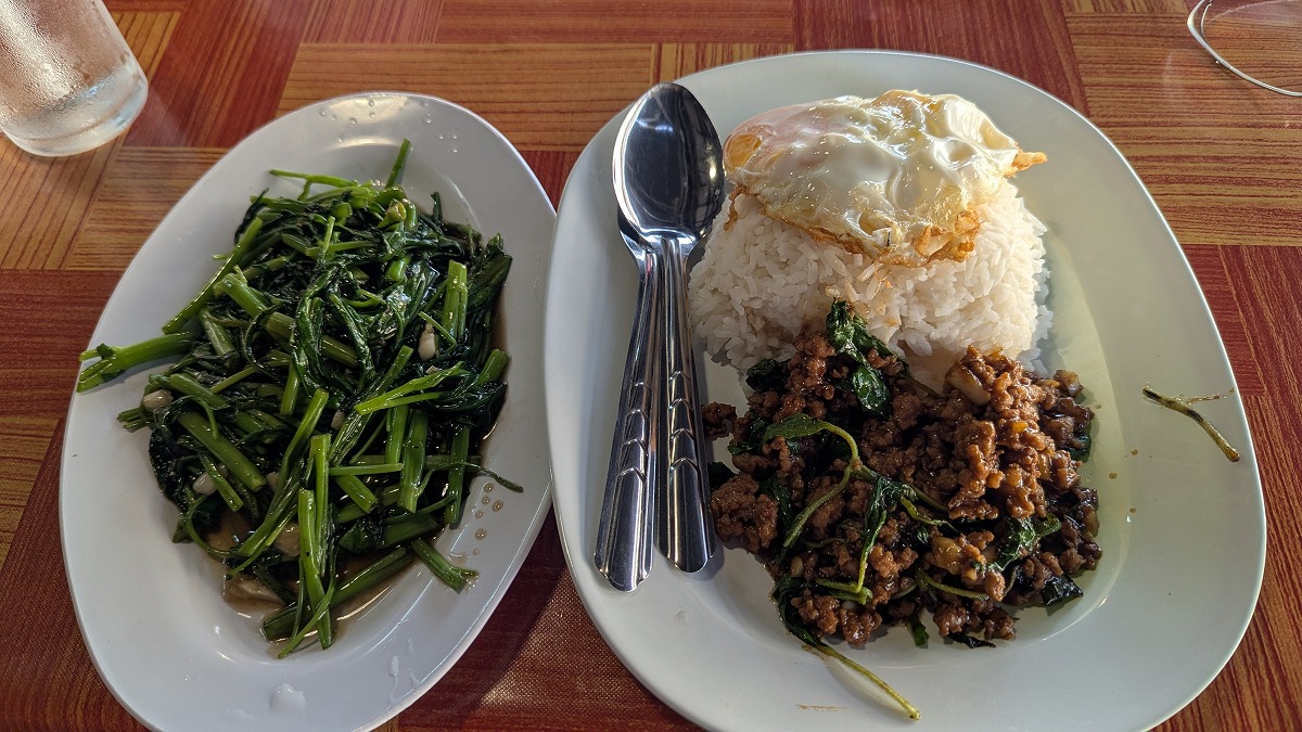 ここは定番になる店。เล่าเฮง ณ.สถานีรถไฟ เชียงใหม่