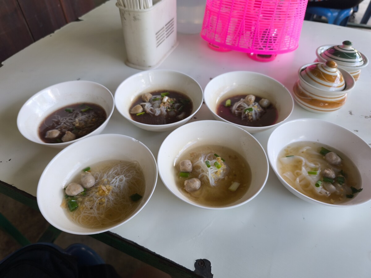 タイで一番安いカオソーイでは? 3 バーツ ヌードル ก๋วยเตี๋ยว 3 บาท