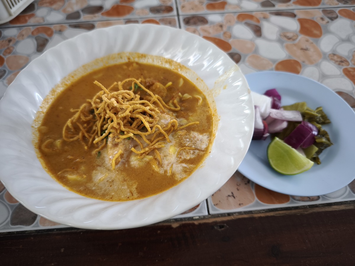 カオソーイがうまい店らしい。カオソーイ クンヤーイ ร้านข้าวซอยคุณยาย
