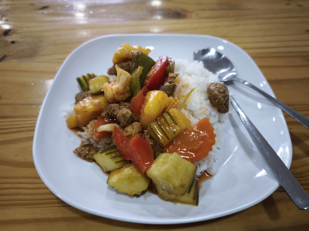 近所にヴィーガン店があった。เจนุสนธิ์