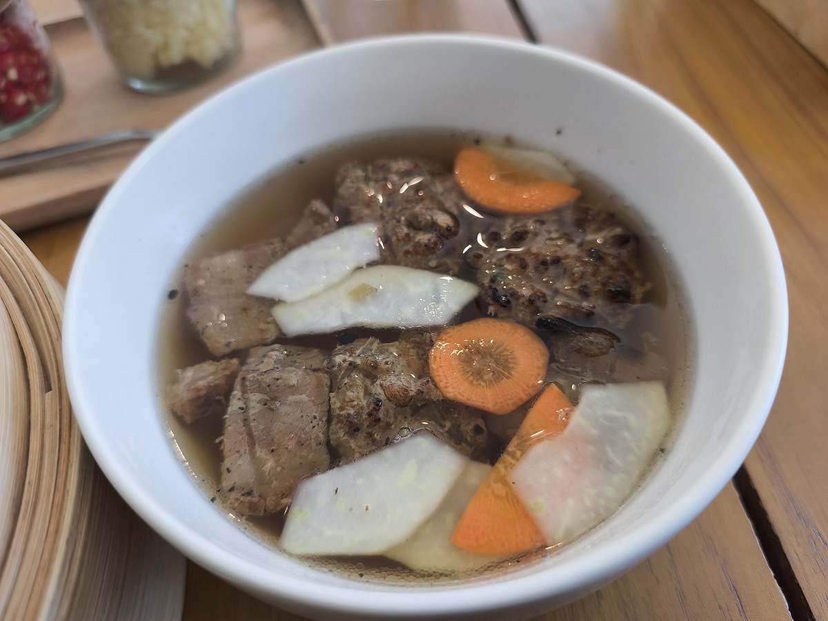 ベトナムよりおいしいベトナム料理店。Lucky's Vietnamese Restaurant - Chiang Mai