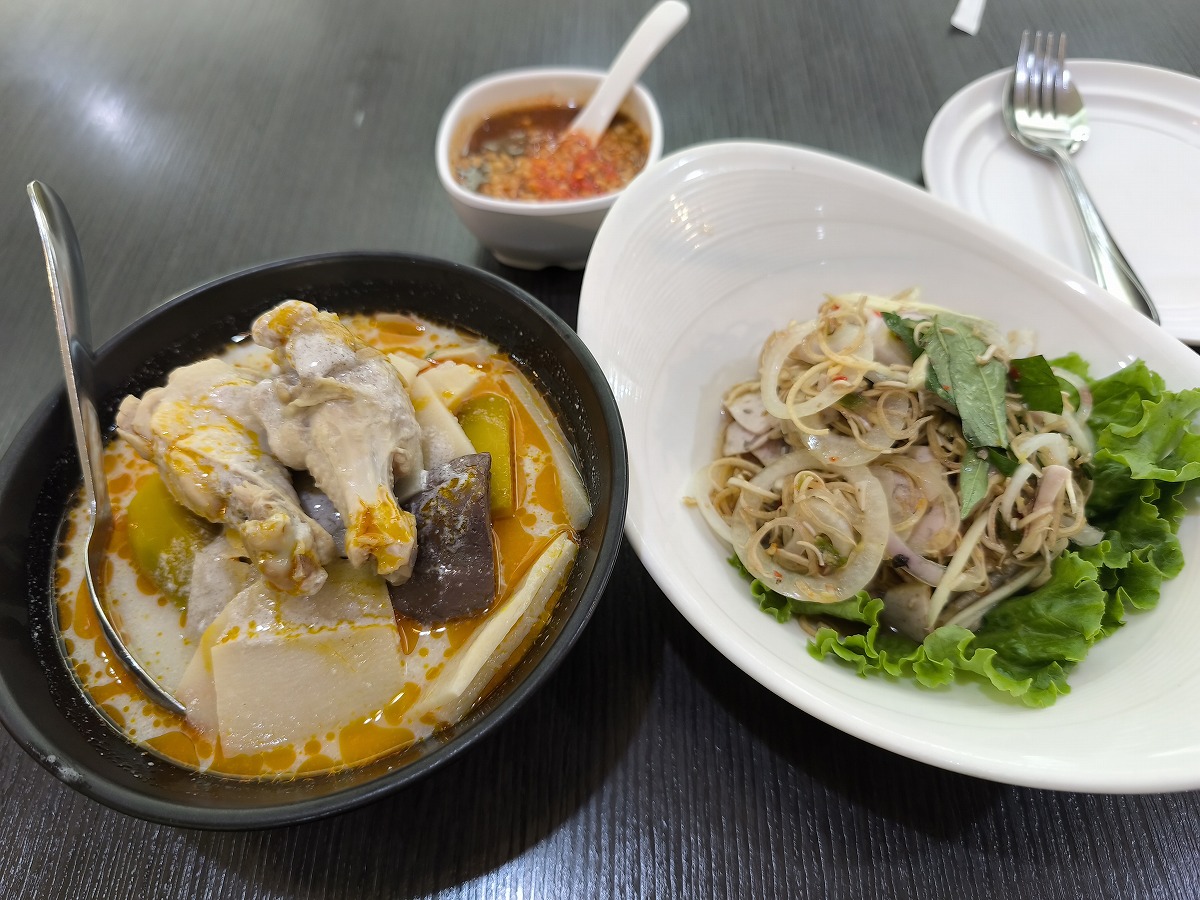 ベトナム料理が続く。ウィーティー・ネームヌアン วีทีแหนมเนือง สะพานนวรัฐ เชียงใหม่