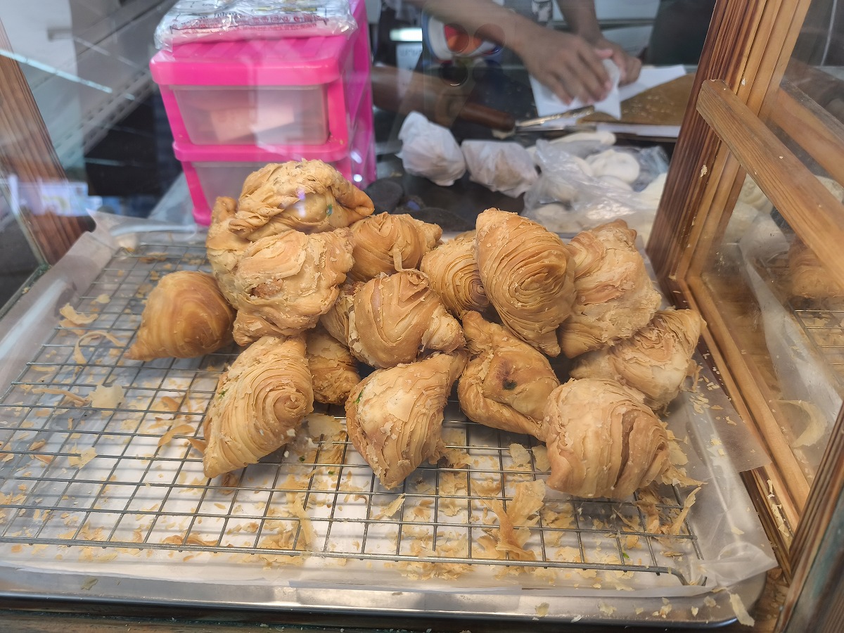 カリーパフ、初めて食べた。ขนมเบื้องกาดธานินทร์