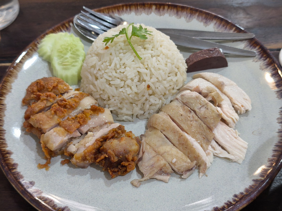 上品なカオマンガイ。koyi chicken rice ข้าวมันไก่ โกยี