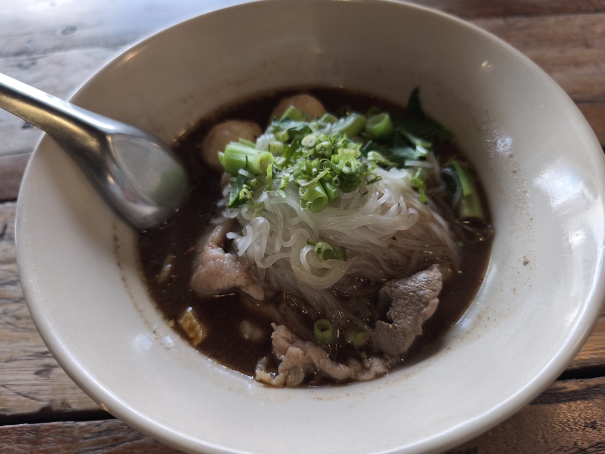 タイにもボートヌードル店があった。Ulan Boat Noodle Sanpa Khoi ก๋วยเตี๋ยวเรือโอฬาร ณ สันป่าข่อย