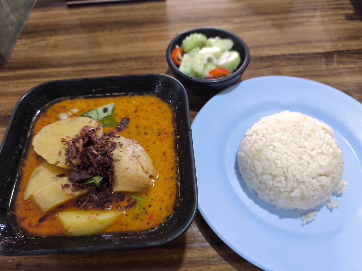 ハラル料理の店。เนื้อกระทะมุสลิม。NASMEEN HALAL FOOD