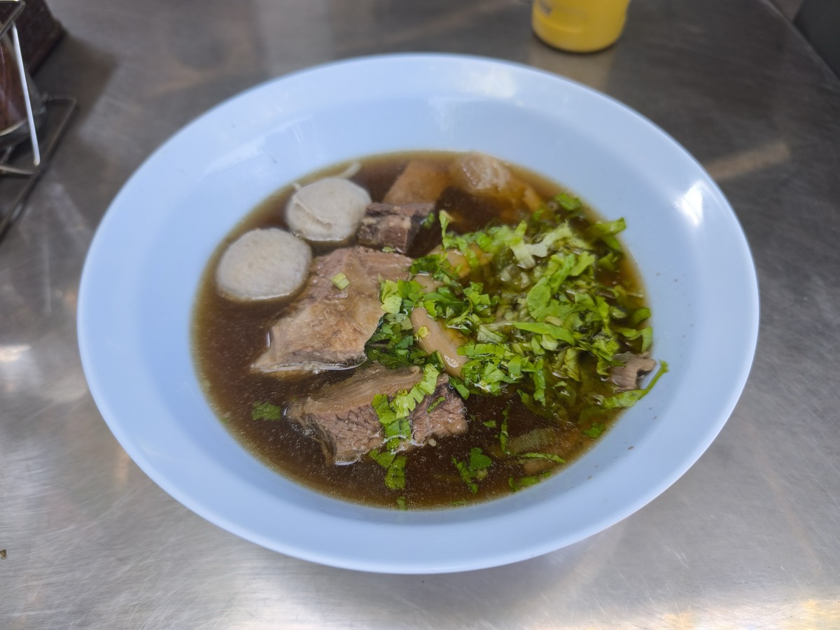 一本裏道に繁盛店があった! OL Beef Noodleออยก๋วยเตี๋ยวเนื้อตุ๋น