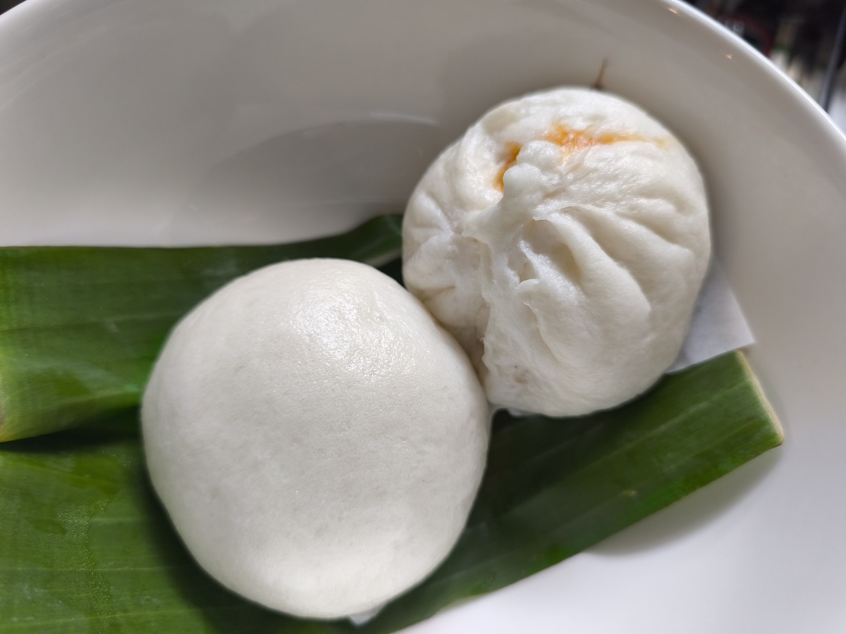 普通に日本で食べる肉まん。ヴィクンパーニット ซาลาเปา วิกุลพานิช