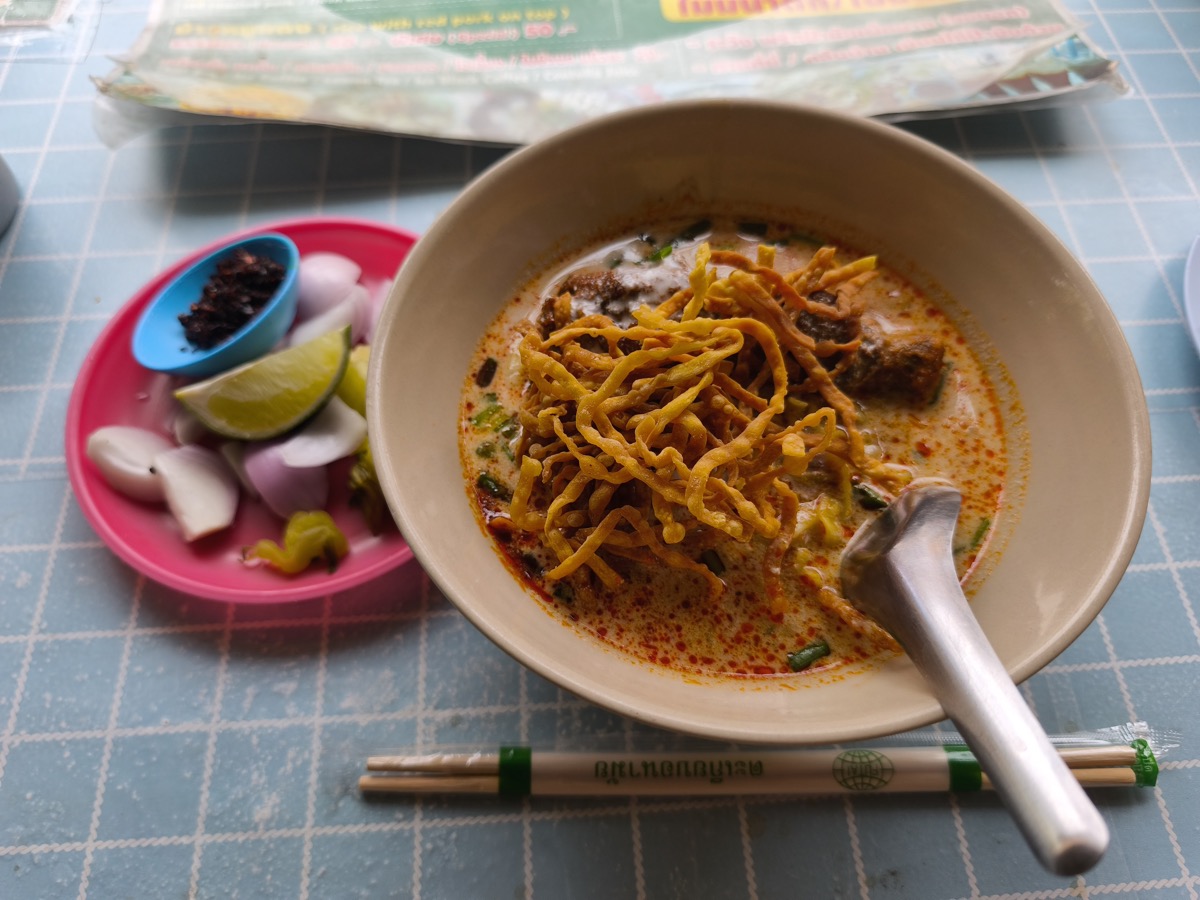 ここは地元の人しか来ないはず。バーマイ クイッティアオ カーオソイ店