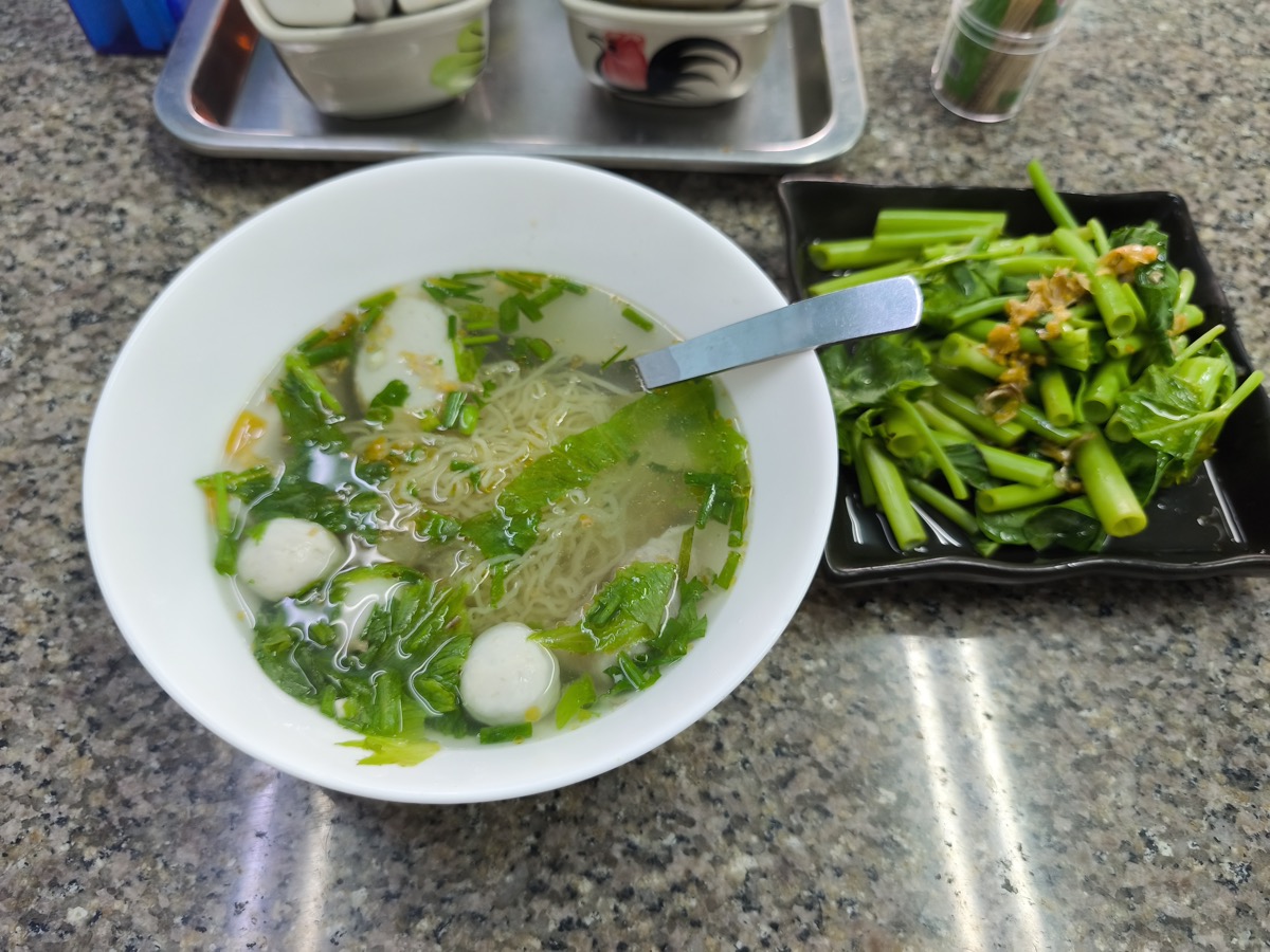 ミシュランの店。Lim Lao Ngow Fishball Noodle