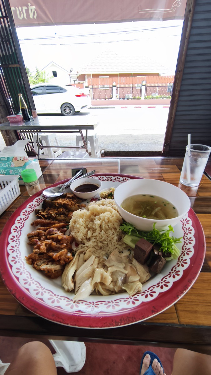 ここにもあった! ドバイチキンライス。Dubai Chicken Rice - Wua Lai Branch