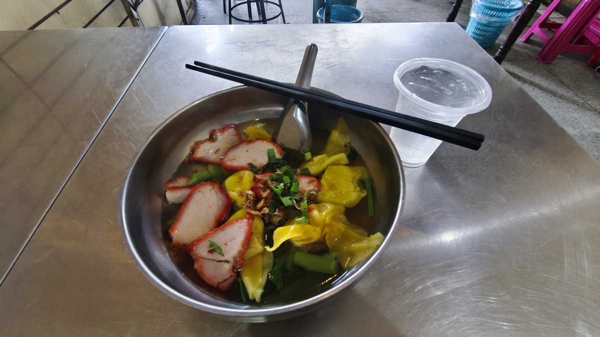普通にうまい。Sam Luang Noodles