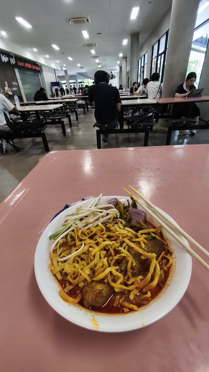 学食で食べてみる。チェンマイ大学 フードコート ศูนย์อาหารมหาวิทยาลัยเชียงใหม่