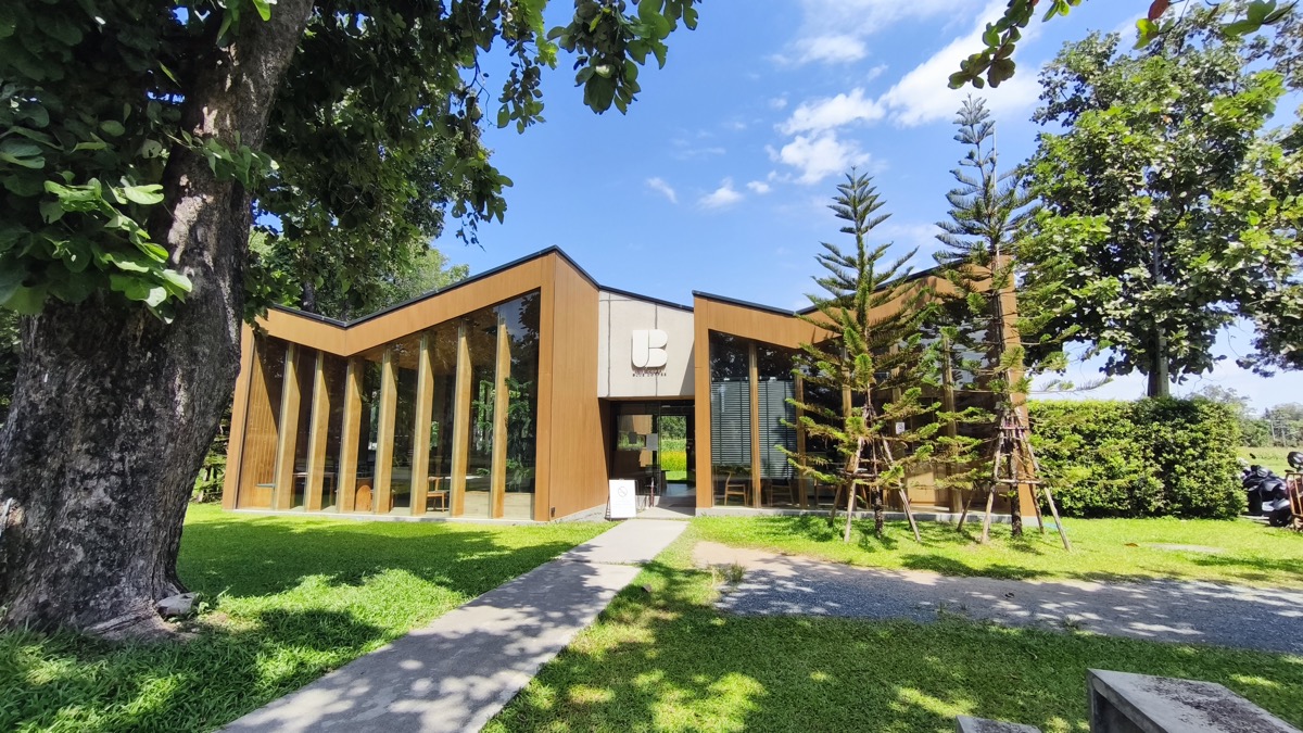 コワーキングスペース的なカフェ。ブルーコーヒー アグリカルチャー チェンマイ大学 Blue coffee at Agriculture CMU