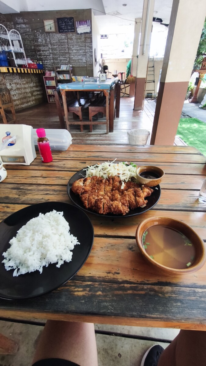 ニマンヘミン、和食の店に行ってみた。ムンサバーイ（ムラキ食堂／ワンワン食堂）มุมสบาย